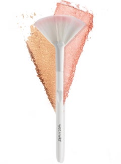 Wet N Wild wet n wild Fan Brush, Synthetic Polymax Fibers for Versatile Blending, Ergonomic Handle for Comfortable Control Fan  - Image 1