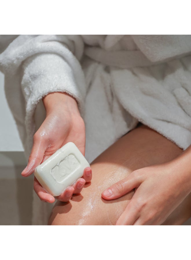 كيو في Bar Mild Cleansing Bar For Sensitive And Dry Skin 100grams  - Image 3