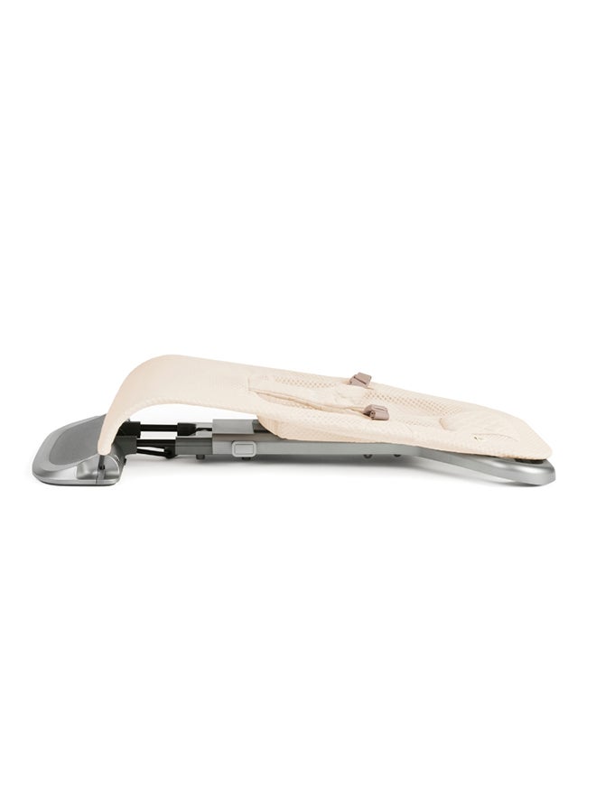 إيرجوبيبي Evolve Soft And Comfortable Baby Bouncer, Cream  - Image 2