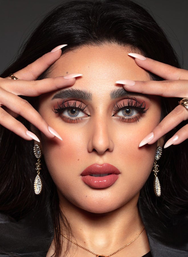 أمارا عدسات لاصقة شهرية أنيقة، عدسات لاصقة ملونة، عدسات لاصقة تجميلية، عدسات لاصقة رمادية، عبوة من 2 - Image 3