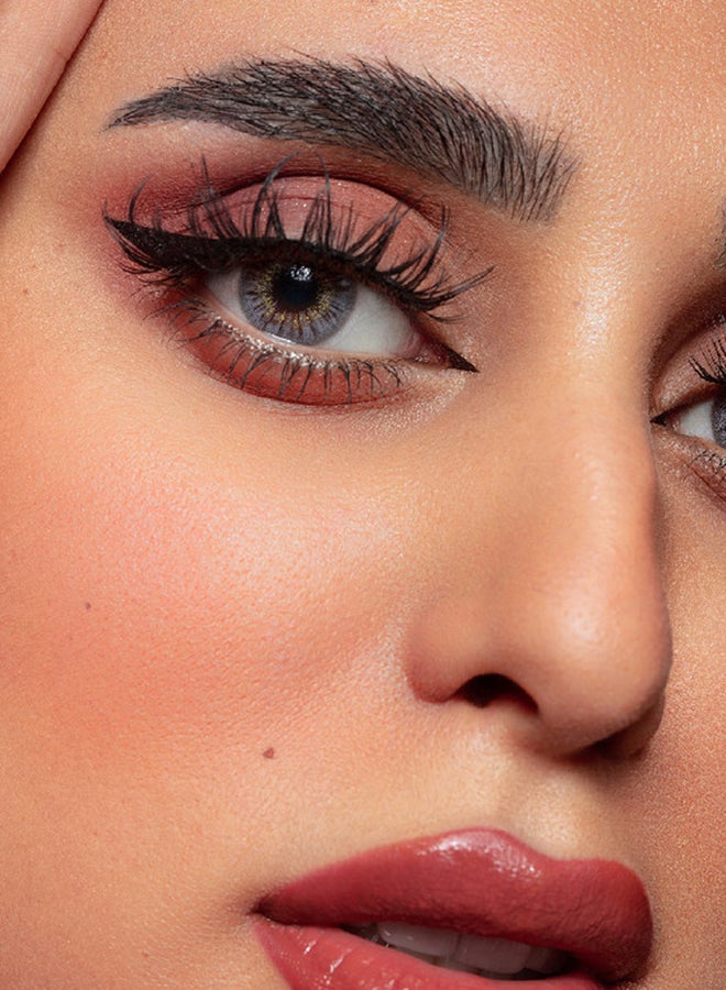 أمارا عدسات لاصقة شهرية أنيقة، عدسات لاصقة ملونة، عدسات لاصقة تجميلية، عدسات لاصقة رمادية، عبوة من 2 - Image 2