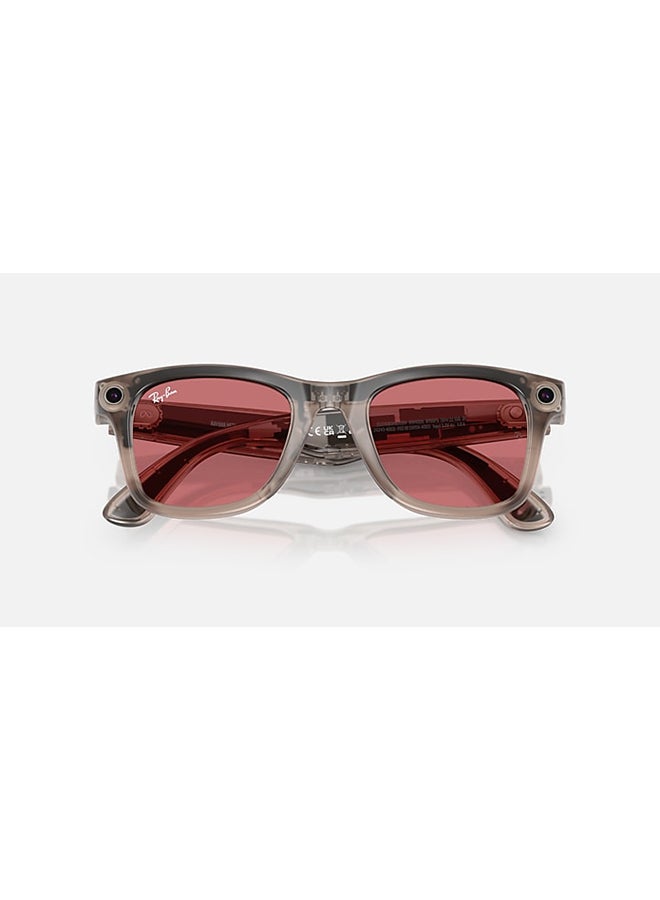 Meta RAY-BAN | META WAYFARER Shiny Warm Stone Frame Clear/Watermelon Red Transitions Lenses Clear/Watermelon Red Transitions - Image 5