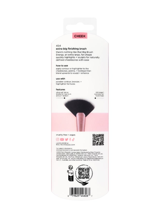 REAL TECHNIQUES Extra Big Fan Brush  - Image 1