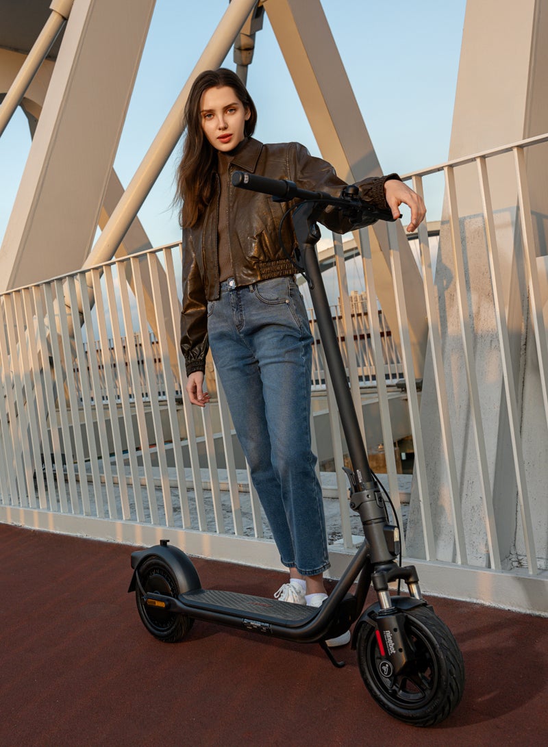 ناين بوت سكوتر كهربائي سيغواي F2 II | تعليق أمامي، نظام أبل للعثور علي، فرامل مزدوجة، أضواء أمامية/فرامل/إشارة، إطارات بدون أنابيب 10 بوصة، وزن السائق حتى 100 كجم، سرعة 25 كم/ساعة، مدى 55 كم، 800 واط - أسود - Image 4