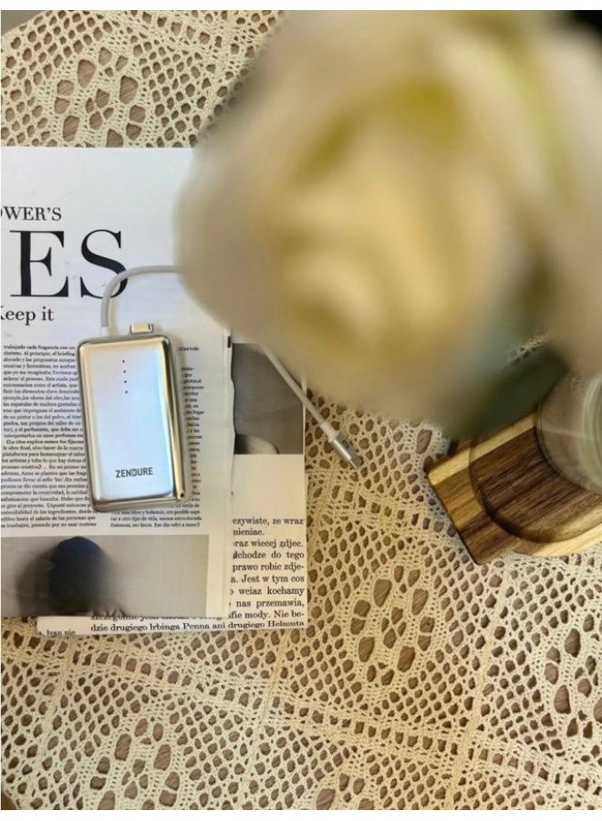 زينديور سوبر ميني برو باور بنك بسعة 10000 مللي أمبير 30 واط | كابل مدمج متين | شحن سريع لأجهزة ايفون و اندرويد | شاحن محمول مدمج للسفر | لون فضي فضى - Image 4