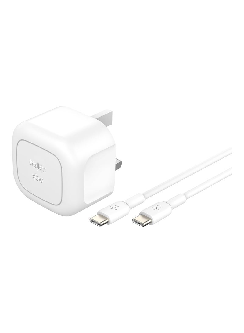بيلكين شاحن حائط مضغوط BoostCharge بقوة 30 واط، شحن سريع عبر USB-C مناسب للسفر لأجهزة Apple iPhone وSamsung Galaxy وiPad وAirPods والأجهزة اللوحية والمزيد مع كابل USB-C إلى USB-C - Image 1