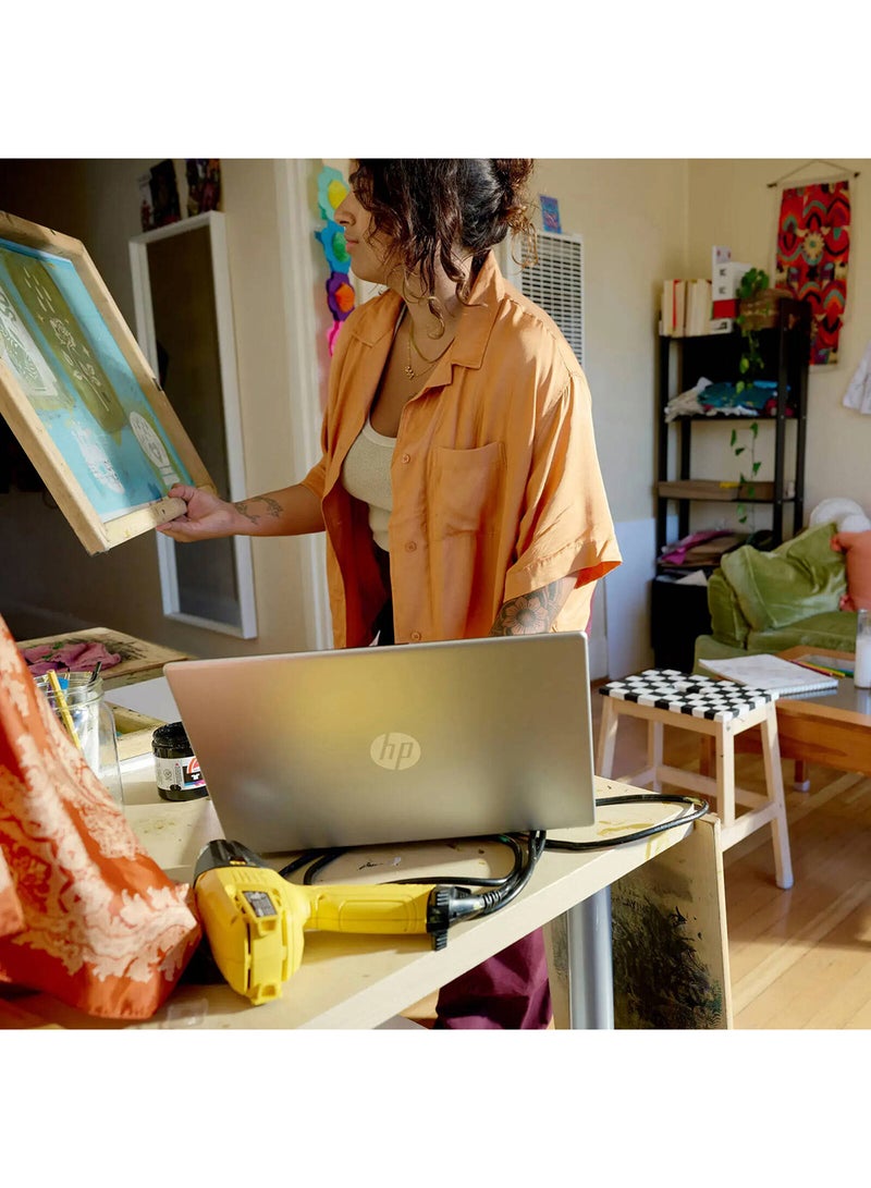 HP 15-FD0107DX Laptop With 15.6-Inch Full HD Display, Core i7-1255U Processor/16GB RAM/512GB SSD/Intel Iris xe Graphics/Windows 11 Home English/Arabic Natural Silver - Image 5