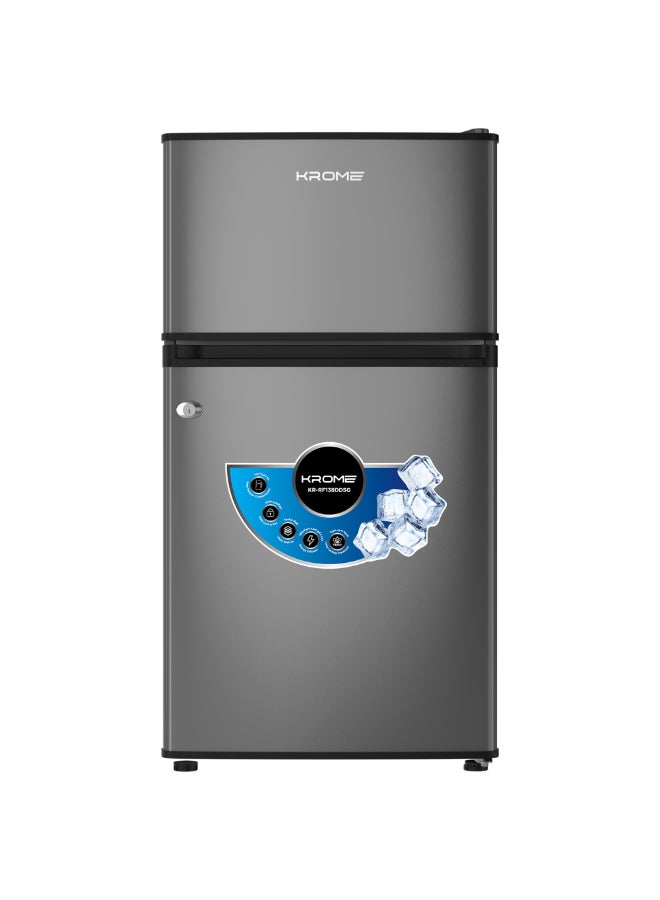 كروم ثلاجة مزدوجة الأبواب، سعة إجمالية 138 لتر / سعة صافية 90 لتر، تبريد مباشر، فريزر علوي، رفوف زجاجية، قفل ومفتاح، تشطيب فضي داكن، غاز تبريد R600a - Image 1