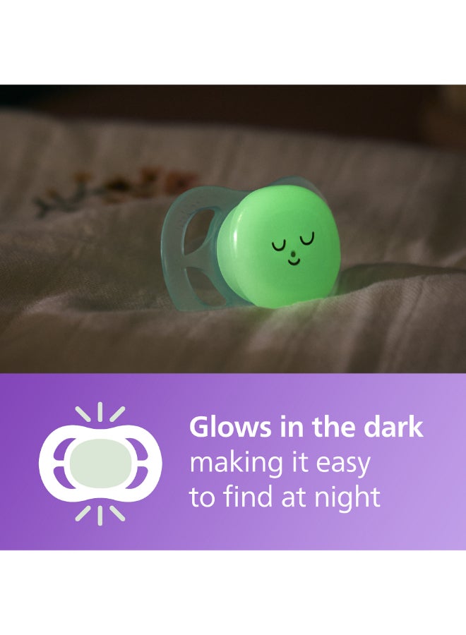 مهدئات الليل ألترا ستارت، مصاصة تقويم الأسنان مصممة للمواليد الجدد، تتوهج في الظلام، حلمة سيليكون متناظرة، خالية من BPA، مع علبة تعقيم/حمل، عبوة من 2، نموذج SCF075/08 - Image 3