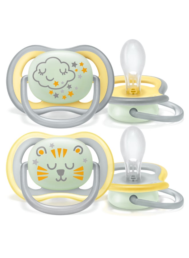 لهاية ألترا إير الليلية - عبوة من 2، خالية من BPA، قابلة للتنفس، تتوهج في الظلام للأطفال من 18 شهرًا فما فوق، تشمل علبة النقل والتعقيم، سحاب/نمر - Image 3