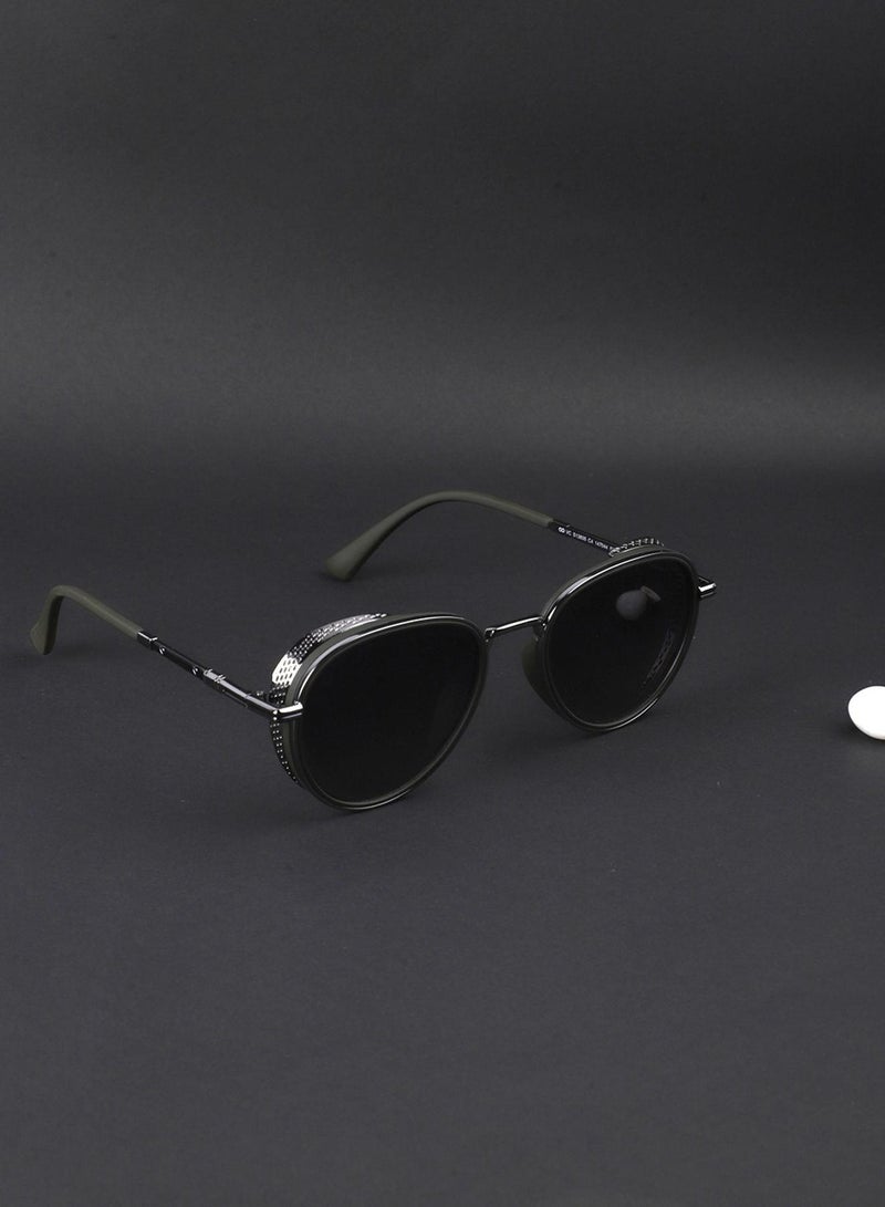 فينسينت تشيس من لينس كارت | نظارات شمسية كاملة الإطار بألوان رمادية خضراء متدرجة | محمية من الأشعة فوق البنفسجية 100% | للرجال والنساء | كبيرة | VC S13835 - Image 2