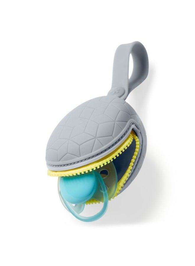 سكيب هوب حامل مصاصة سيليكون قابل للحمل باللون الرمادي - Image 5