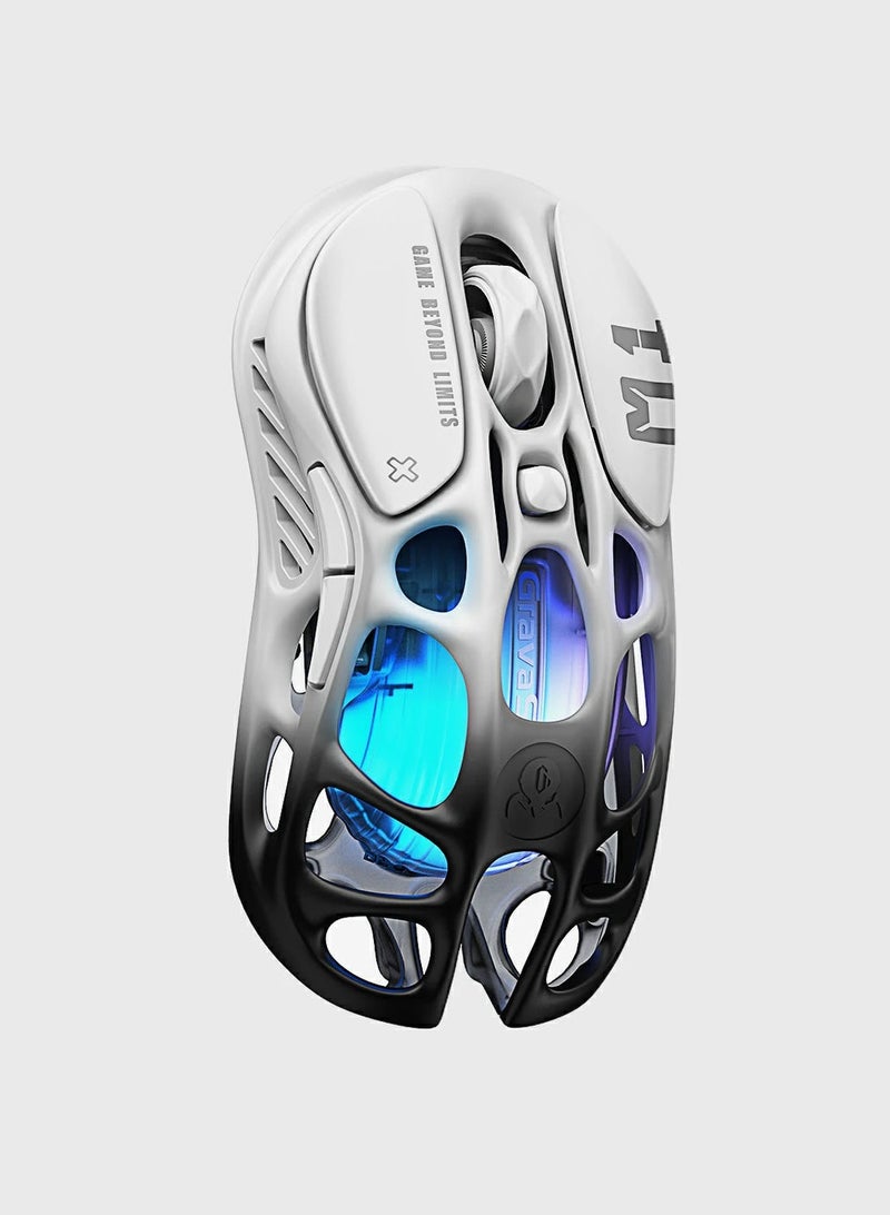 جرافا ستار ماوس الألعاب اللاسلكي GravaStar Mercury M1 Pro، سبيكة مغنيسيوم خفيفة الوزن، 26,000 DPI، مستشعر PAW3395DM، 5 أزرار قابلة للبرمجة، دعم سلكي/2.4GHz/بلوتوث، عمر بطارية يصل إلى 200 ساعة - أسود متدرج - Image 3