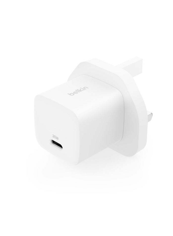 بيلكين شاحن حائط سريع 25 واط USB-C من BoostCharge مع 3 دبابيس بريطانية و PD 3.0 / PPS | محول طاقة مدمج لأجهزة iPhone و Samsung و iPad و Airpods وأجهزة USB-C - Image 1