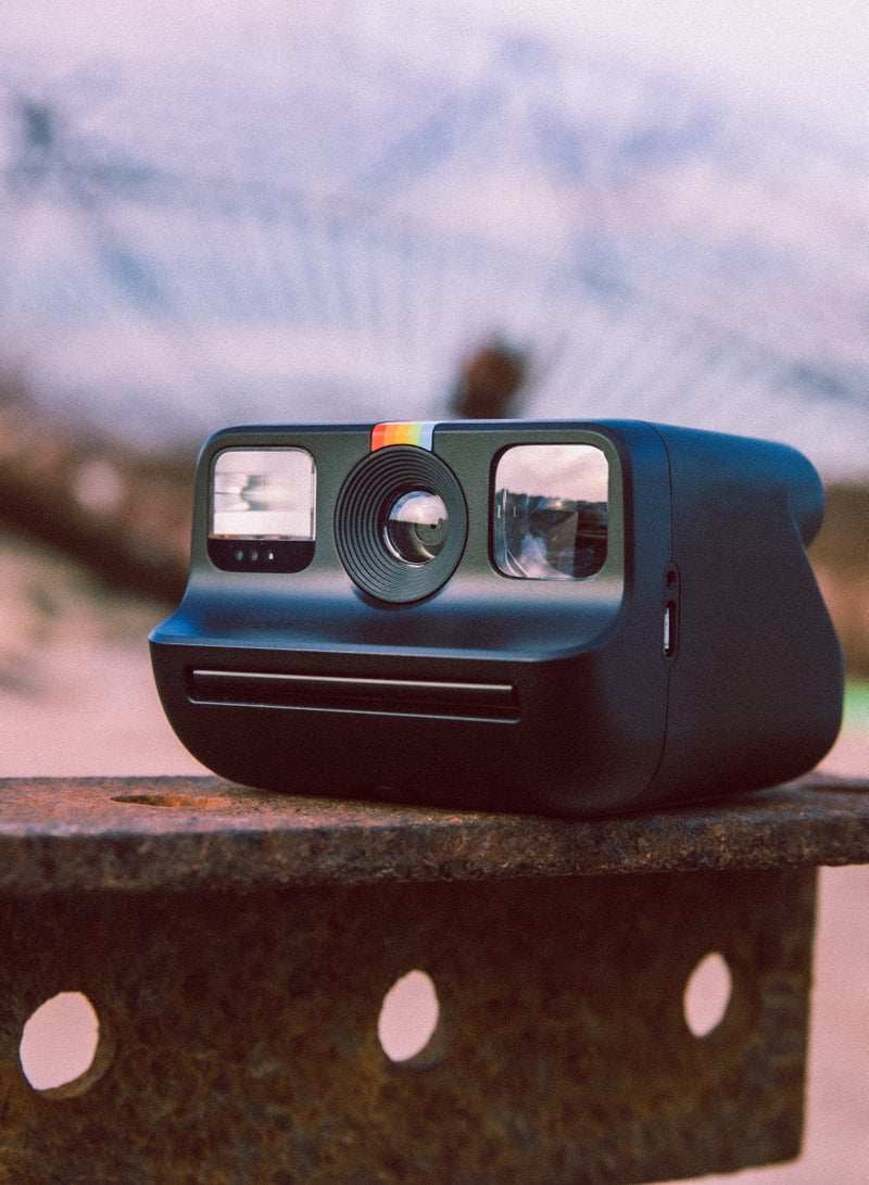 بولارويد كاميرا فورية جيل 2 - أصغر كاميرا جيب تناظرية في العالم مع مرآة سيلفي، مؤقت ذاتي، تعريض مزدوج، قابلة للشحن عبر USB-C ومتوافقة مع فيلم Go - أسود - Image 5