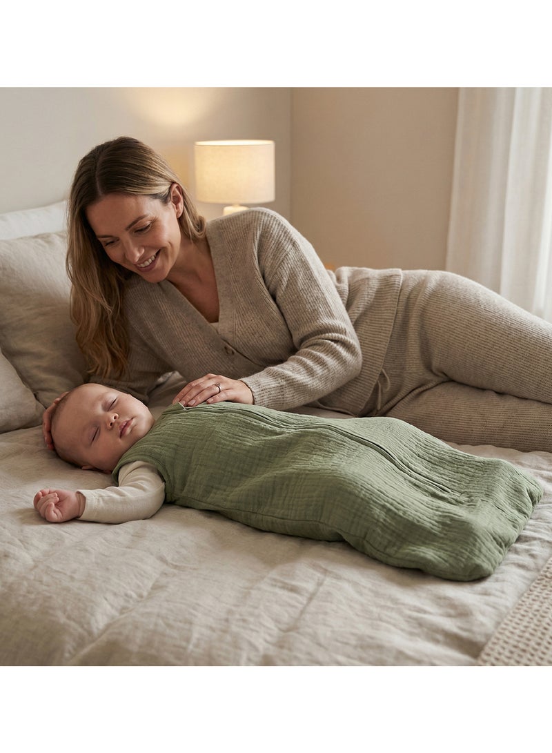 مون Organic Crinkle Muslin Sleep Sack  2.5 Tog (6-12Months ) - Green - Image 2