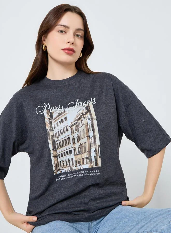 ستايلي تيشيرت بقصة واسعة بطبعة جرافيك باريس