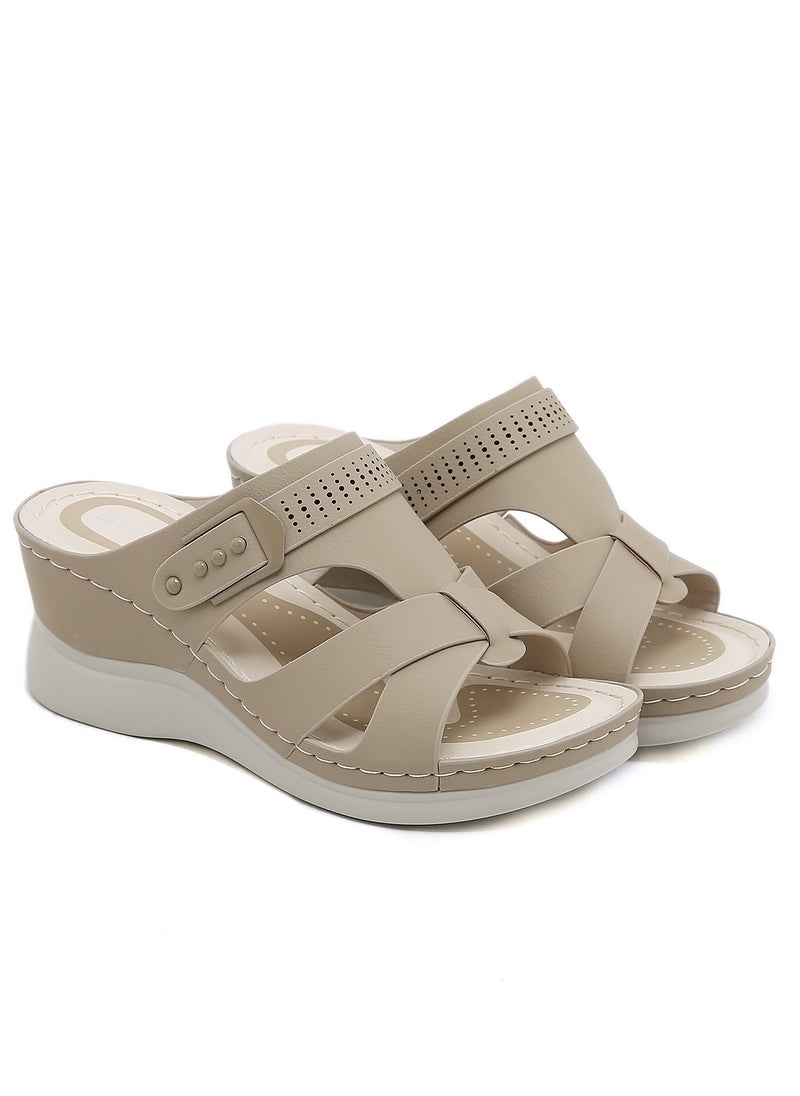 SIKETU Spring And Summer New Comfortable Casual Wedges To Wear Sandals Outside The Beach Beige  - Image 1