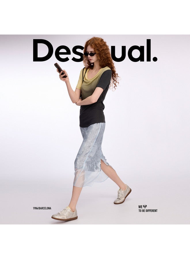 DESIGUAL تي شيرت نسائي بقلنسوة مرنة بطباعة تدرج جديدة ss25 - Image 2