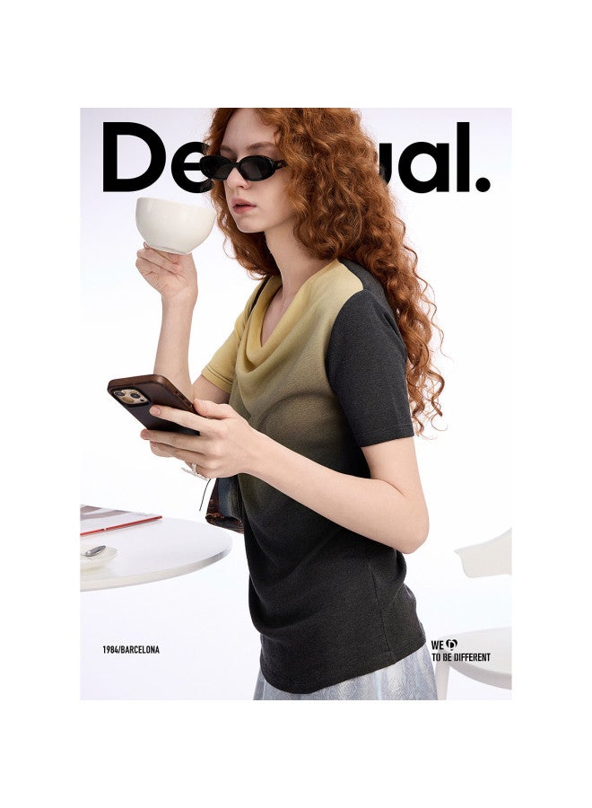 DESIGUAL تي شيرت نسائي بقلنسوة مرنة بطباعة تدرج جديدة ss25 - Image 3
