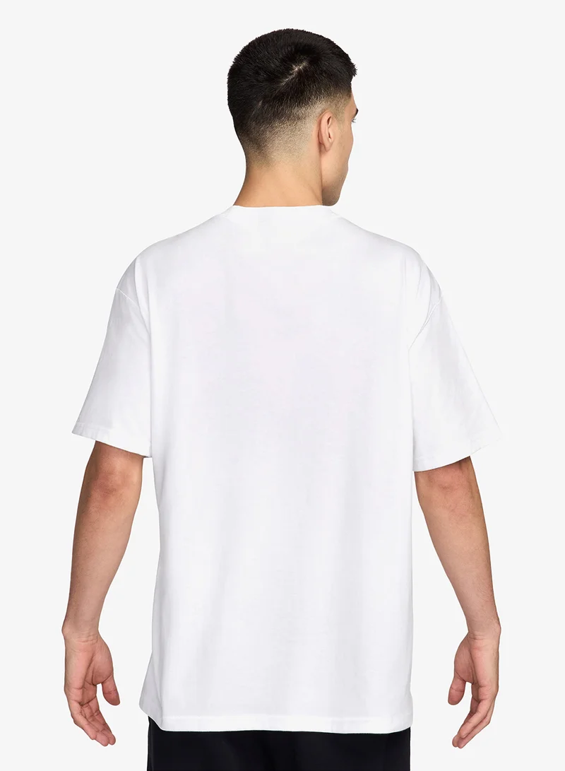 نايكي تيشيرت فضفاض