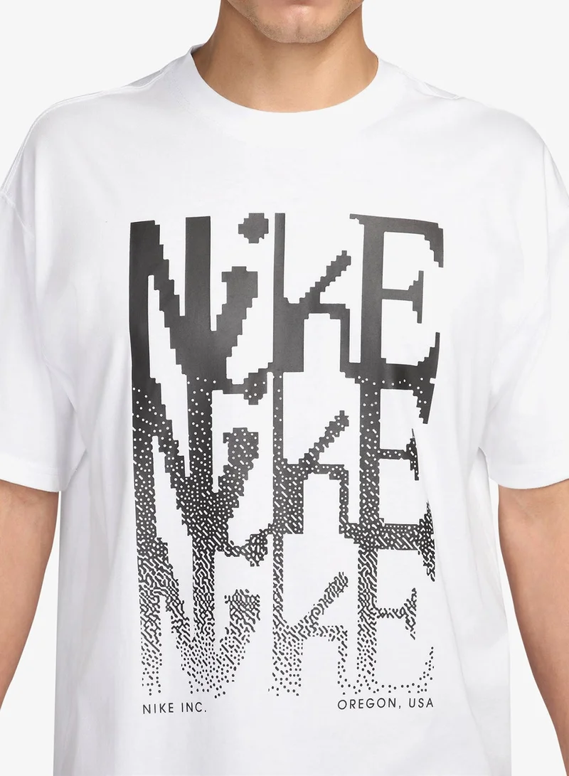 Nike WHITE Nsw Loose Fit T-Shirt for Men | Best Price UAE