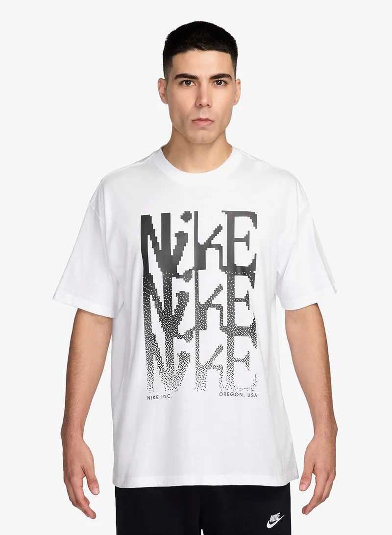 نايكي تيشيرت فضفاض