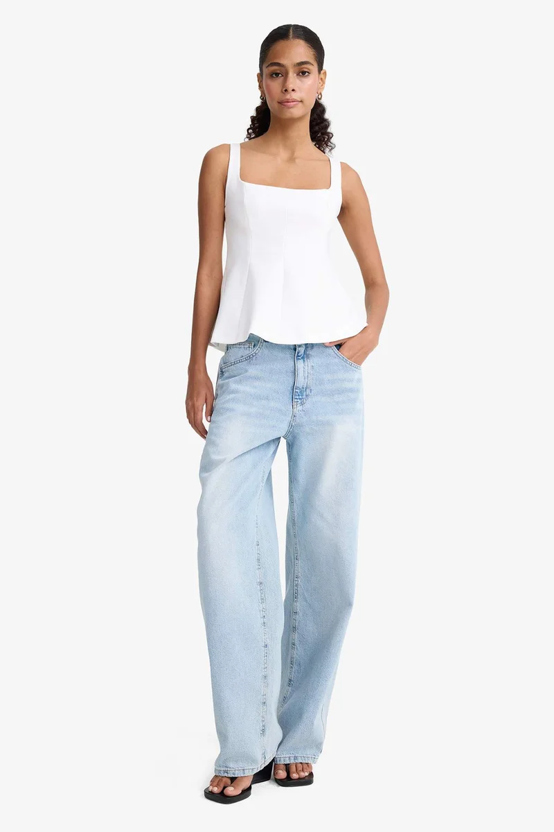 ديفاكتو Slim Fit Crew Neck Sleeveless Blouse