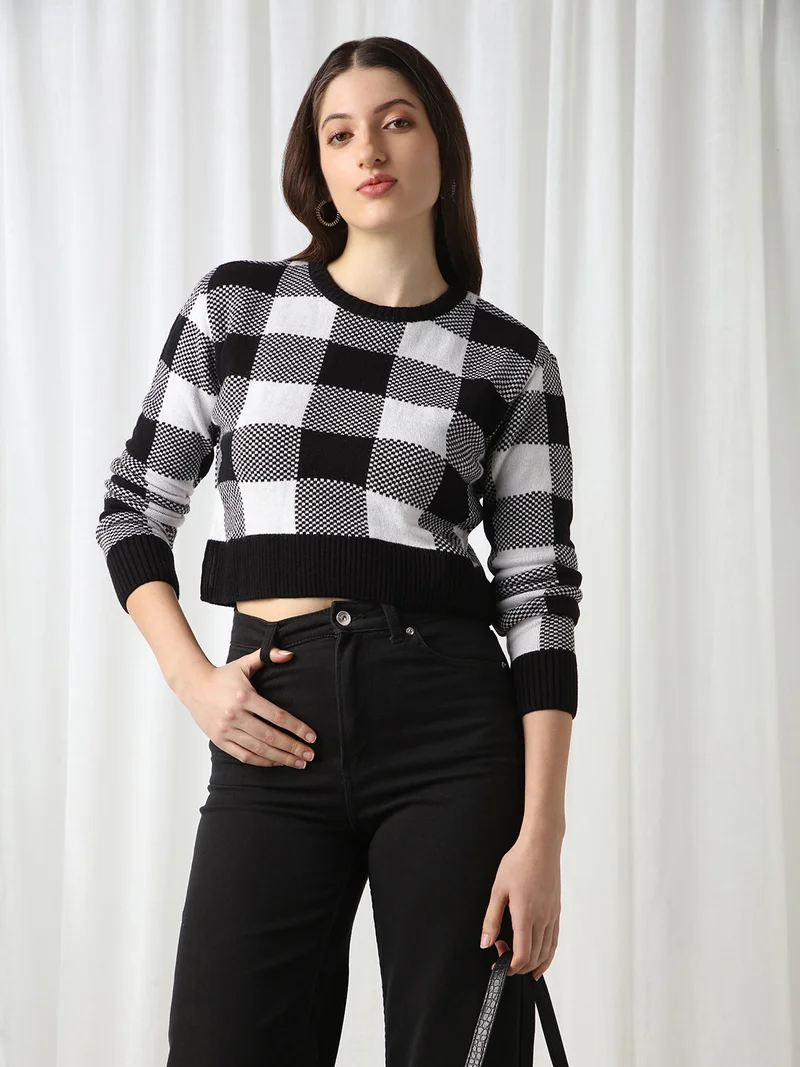 Globus Women Black Checkered Round Neck Long Sleeves Acrylic Pullover Crop Sweater