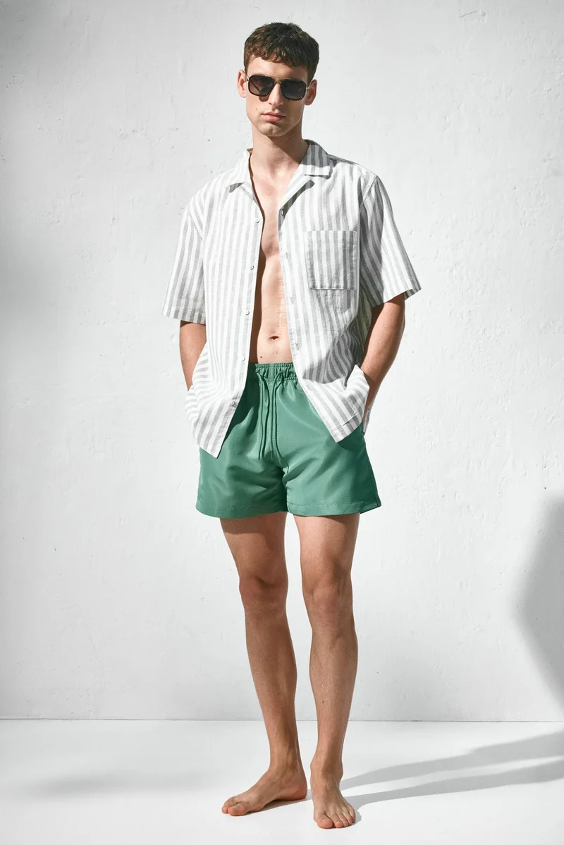 اتش اند ام شورت سباحة