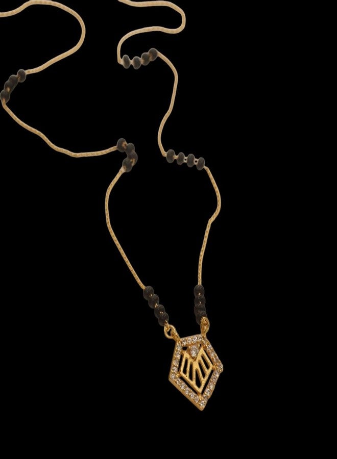 قلادة مانجالسوترا قصيرة تقليدية من AAIKU للنساء - قلادة من الخرز الأسود مطلية بالذهب بطول 18 بوصة مناسبة للمكتب وحفلات الزفاف والمناسبات الخاصة (M1778) - Image 4