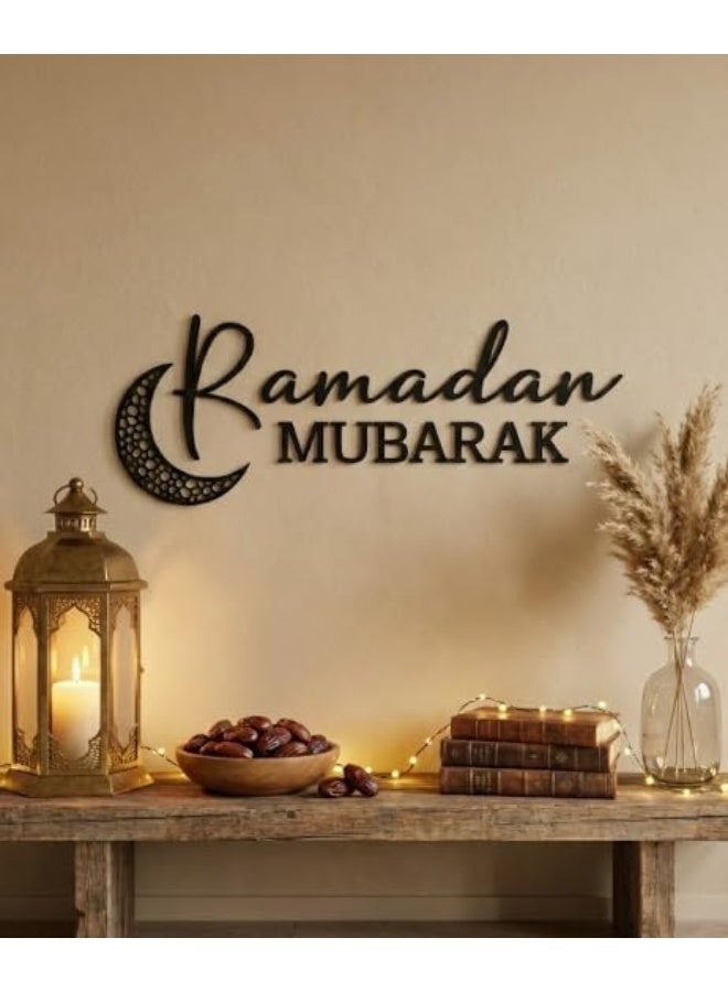 ديكور حائط "رمضان مبارك" باللون الأسود، بتصميم هلال، وبطابع الاحتفال بالمناسبات الإسلامية. - Image 1