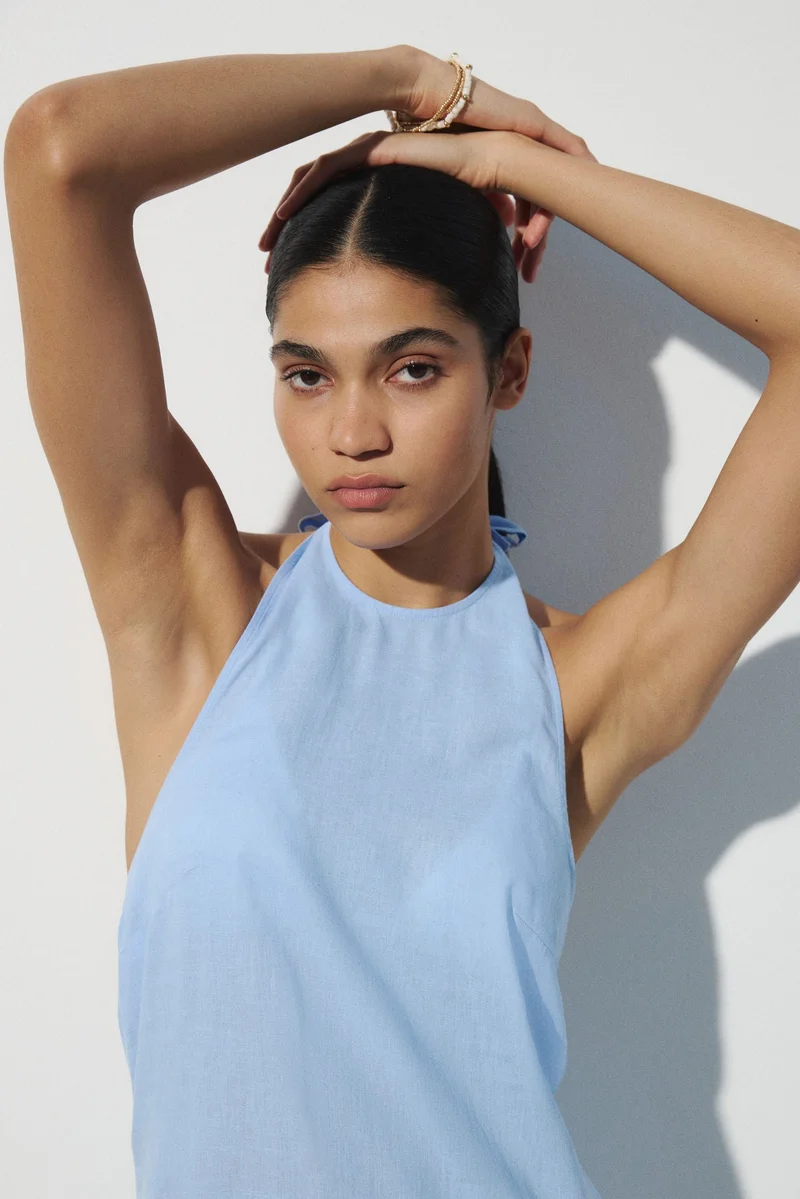 اتش اند ام فستان بشرائط حول الرقبة من مزيج الكتان