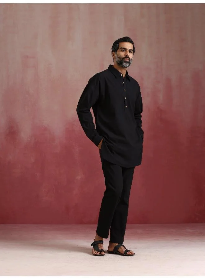 ترو برونز طقم كوردي رجالي أسود بياقة قميص قطن مزخرف