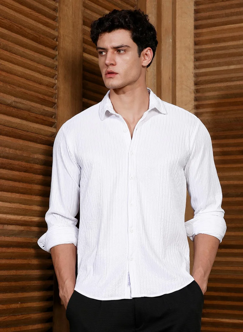 كامبوس سوترا Campus Sutra Men's Chalk White Solid Creased Shirt For Casual Wear | Spread Collar | Long Cuffed Sleeves | Button Closure | Shirt Crafted With Comfort Fit For Everyday Wear