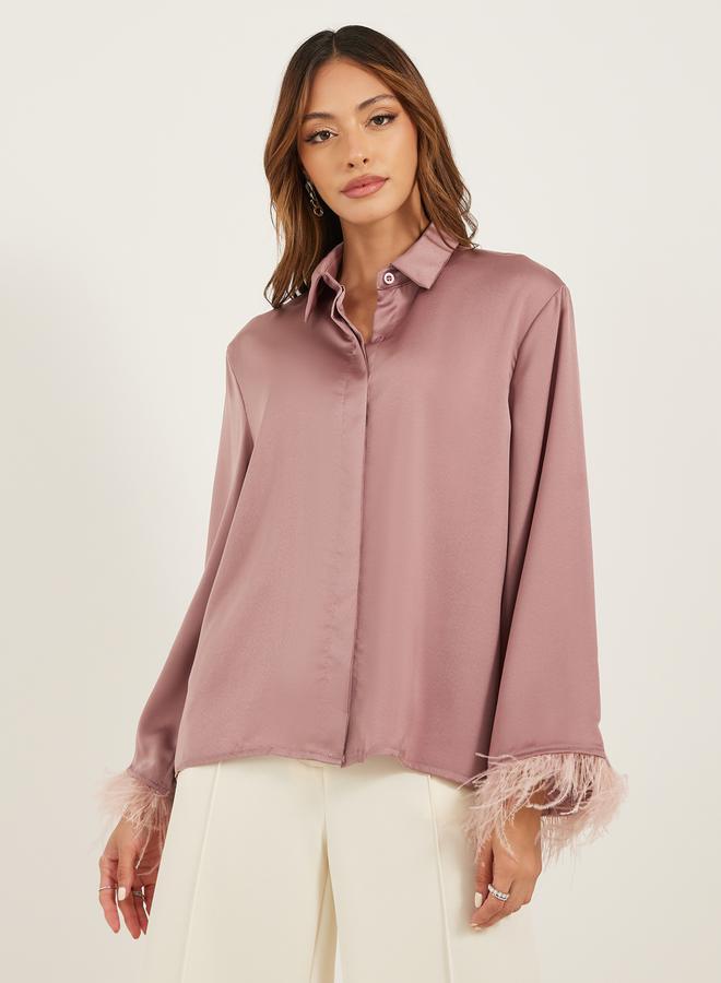 ستايلي بلوزة ساتان بأزرار وزخرفة ريش على الأكمام - Image 3