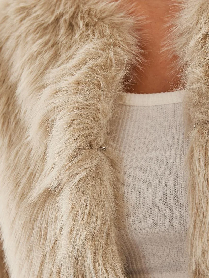 Bianco Lucci LUCCI Boxy Crop Faux Fur Coat