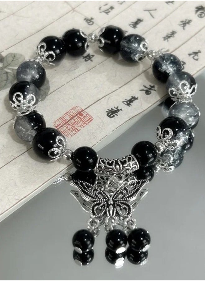 ماركة غير محددة سوار مرصّع بتصميم الكسر الجليدي مع pendant على شكل فراشة – صنع يدوي من الزجاج الفاخر، تصميم بألوان متعددة، أسلوب حلقات رفيع مناسب للرجال والنساء، مظهر جذاب.  - Image 2