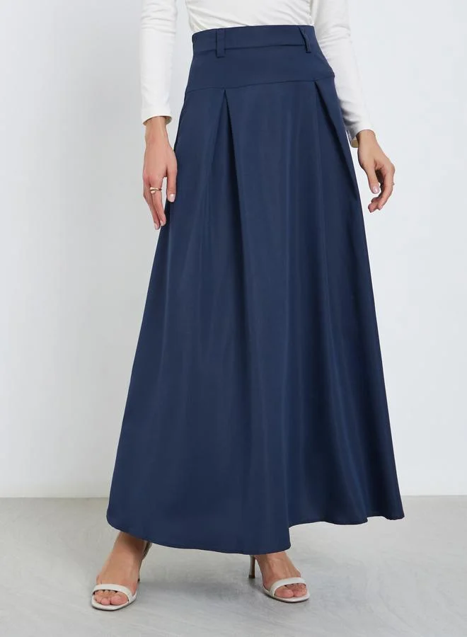 ستايلي تنورة طويلة بحافة واسعة وكسرات بطية