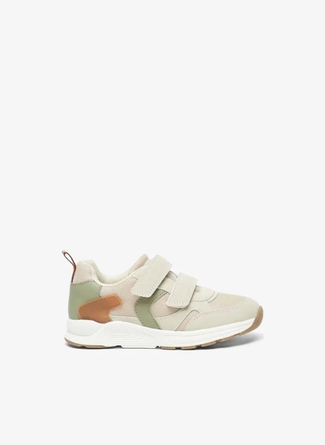 جونيورز أحذية رياضية للأولاد بنعل خارجي بنمط لوحات مع إغلاق بشريط لاصق