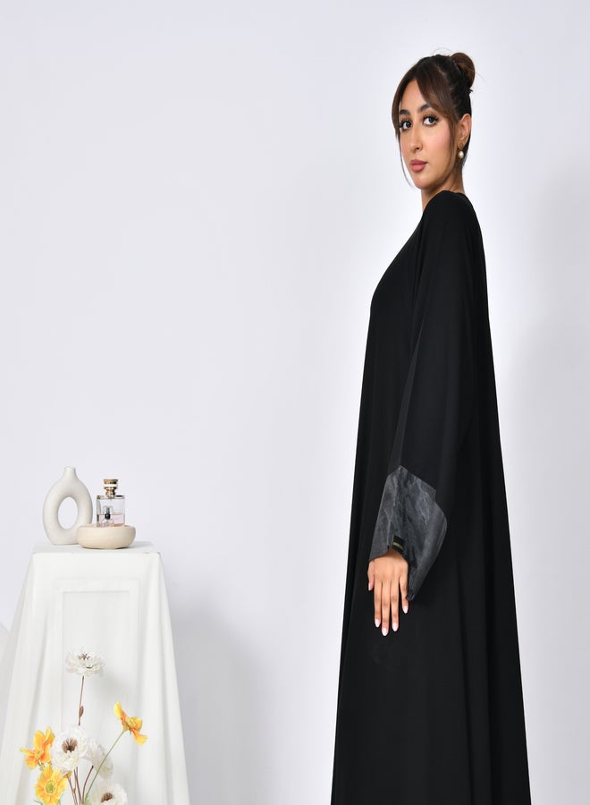 HAWRAA ABAYA Elegant abaya with a closed cloche cut and a silk jacquard insert on the sleeves. - Image 3