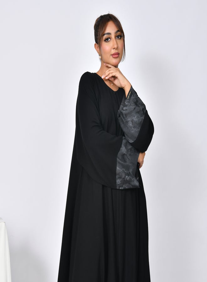 HAWRAA ABAYA Elegant abaya with a closed cloche cut and a silk jacquard insert on the sleeves. - Image 5