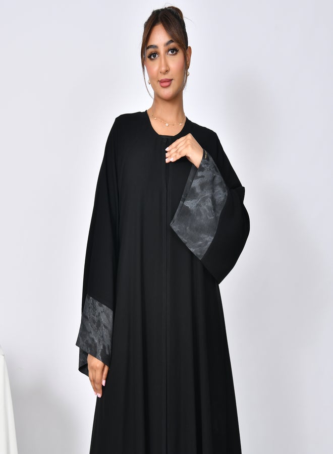 HAWRAA ABAYA Elegant abaya with a closed cloche cut and a silk jacquard insert on the sleeves. - Image 4