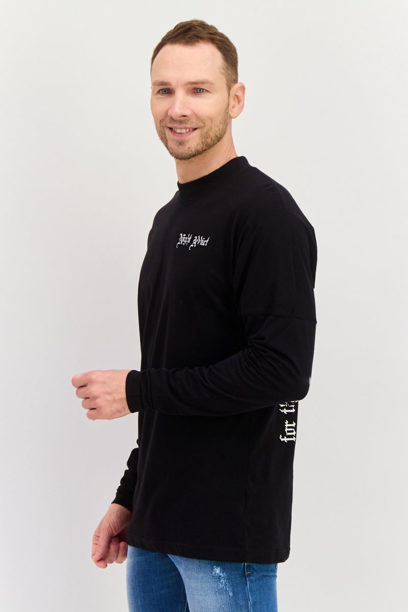 Night Addict تي شيرت رجالي بأكمام طويلة وياقة دائرية مطبوع، أسود - Image 2