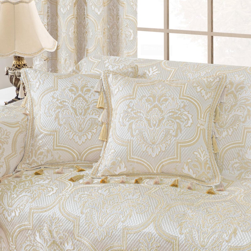 Loom and Mill غطاء وسادة فاخر من قطعة واحدة من لوم آند ميل، مقاس 20 × 20 بوصة، غطاء وسادة مزخرف بنقشة دمشقية أوروبية مع شرابات، أغطية وسائد جاكار أنيقة لغرفة المعيشة وغرفة النوم والأريكة والكرسي (بيج ذهبي). - Image 1
