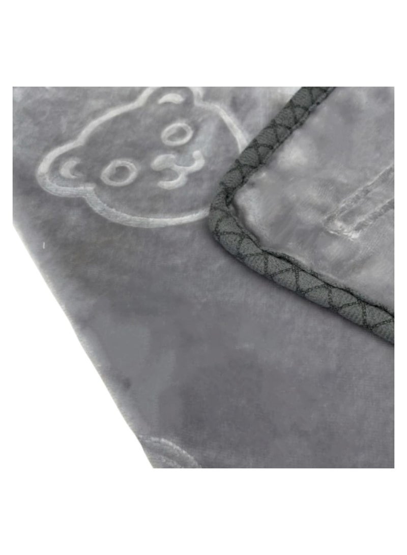 ريد روز بطانية أطفال سادة مخمل ناعم ومريح للبشره برسم محفور مقاس 110*140سم - Image 2