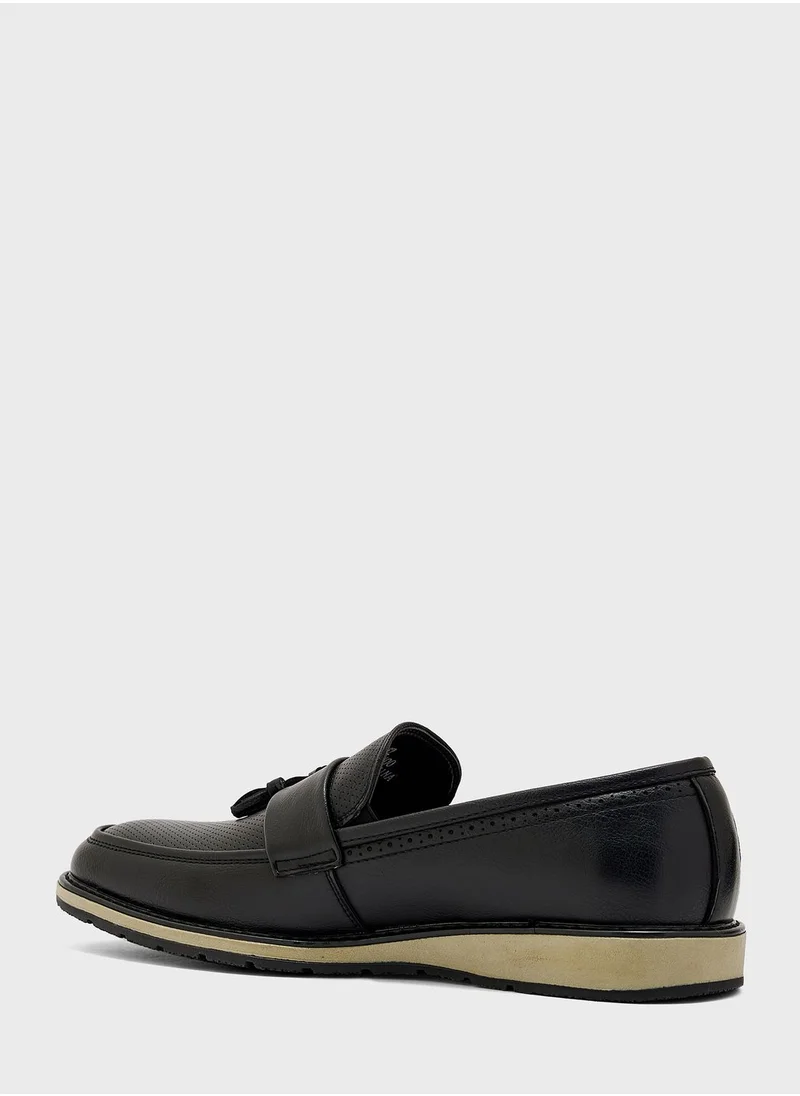 Robert Wood Tassle Details Casual Slip Ons