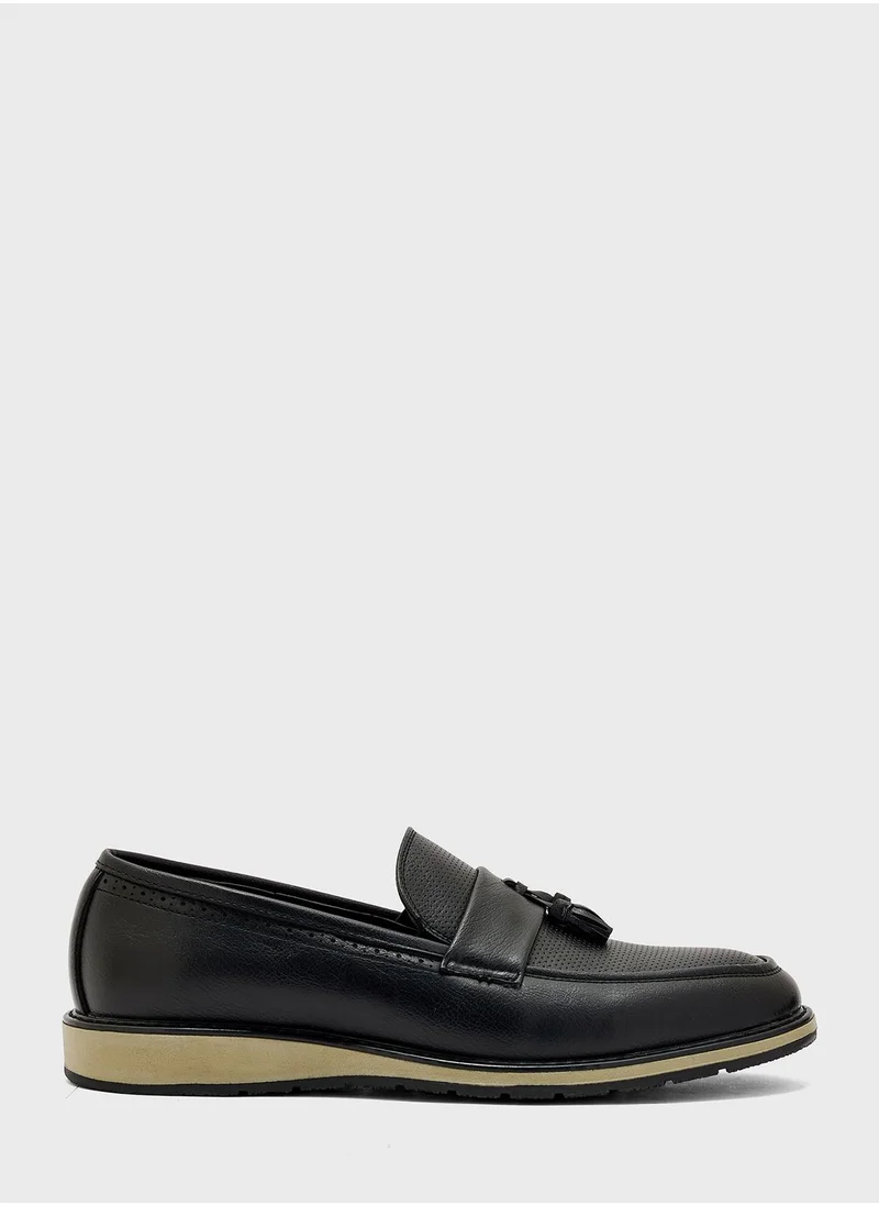 Robert Wood Tassle Details Casual Slip Ons