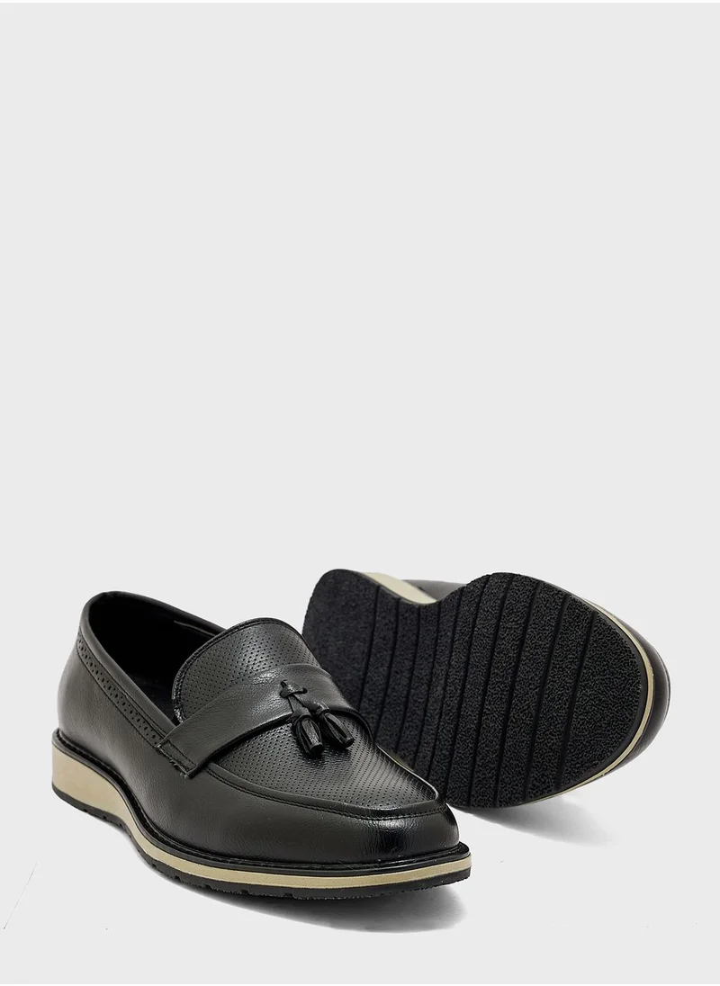 Robert Wood Tassle Details Casual Slip Ons