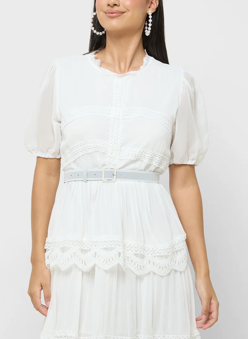 ايلا Tiered Lace Midi Dress